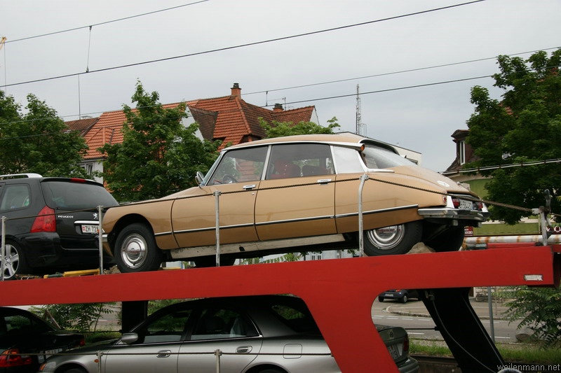 Citroen DS auf dem Autozug