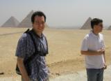 Bruno und Tom vor den Pyramiden in Gizeh