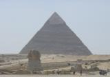 Sphinx von Gizeh mit Cheopspyramide