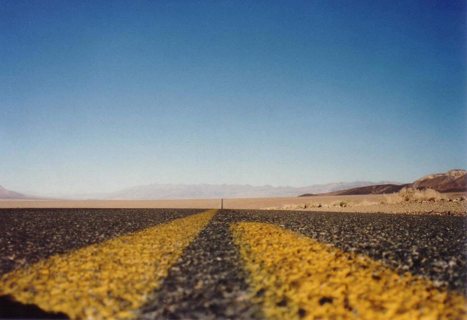 Karge W&uuml;stelandschaft entlang des Highways durchs Death.....