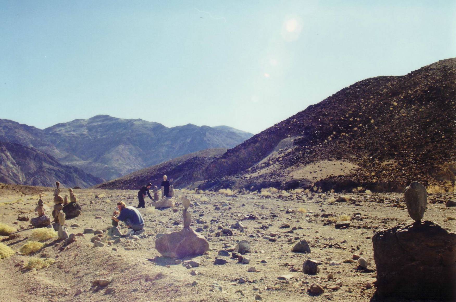 Pause im Death Valley. Es werden nat&uuml;rlich auch wieder .....