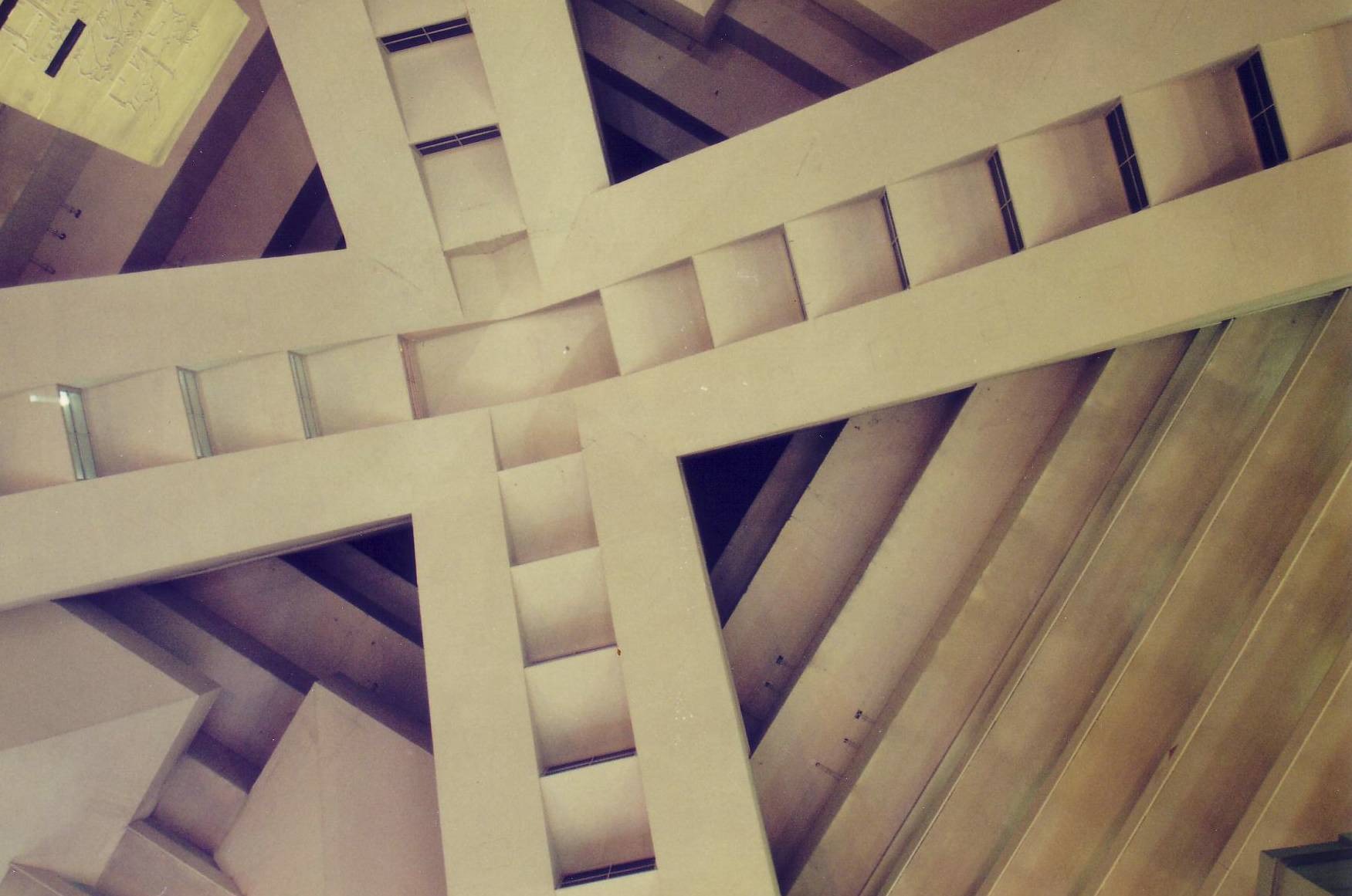 Blick gegen oben in der Lobby des Luxor Hotels in Las Vegas