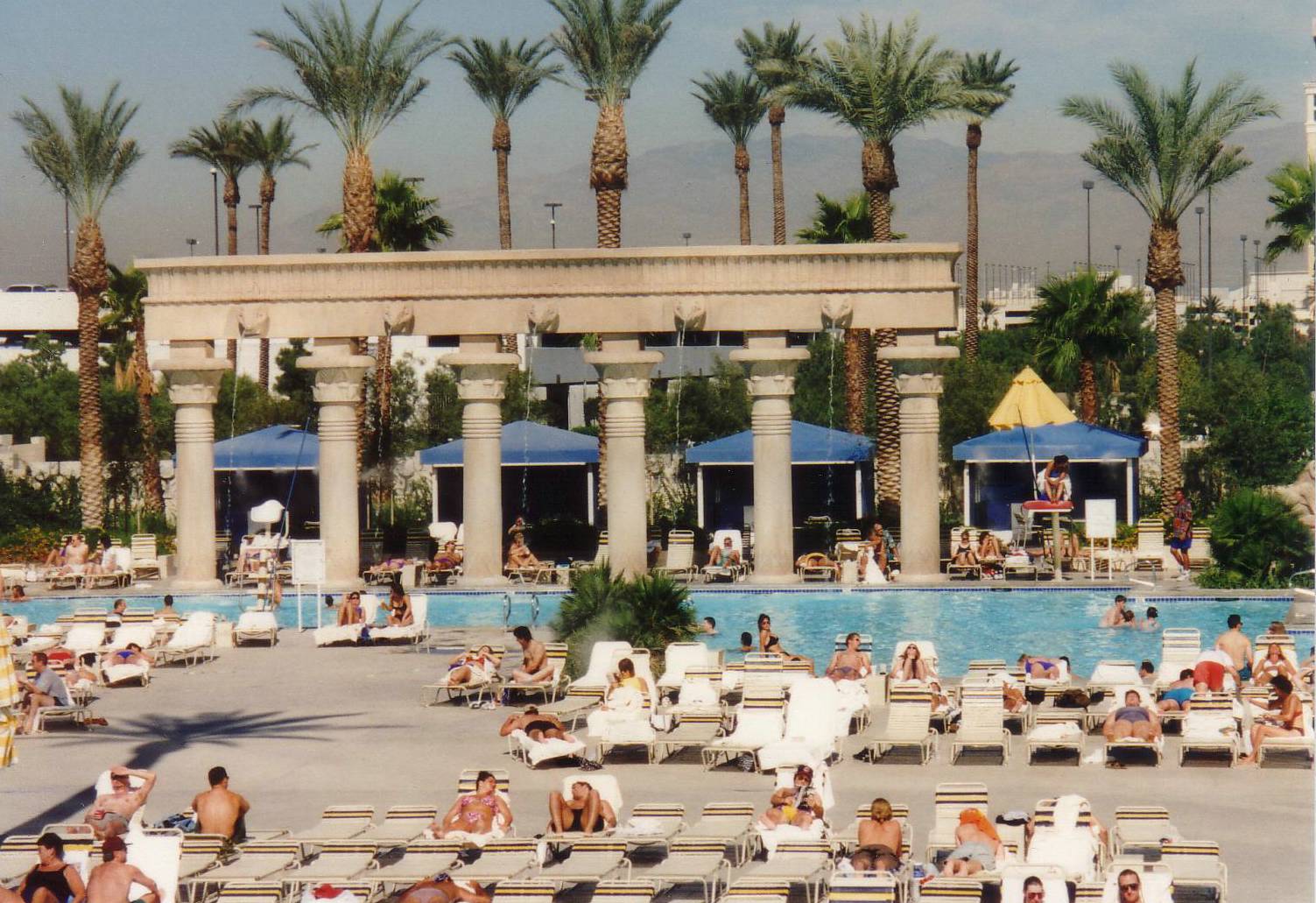 Poolanlage des Luxor Hotels in Las Vegas