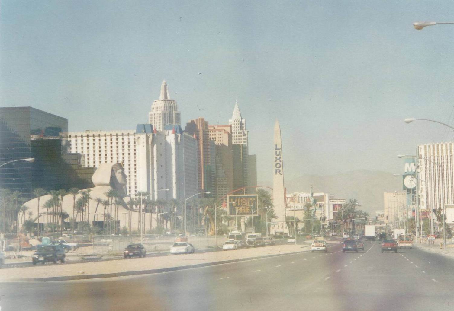 Am sog. Strip von Las Vegas liegen alle grossen Hotels .....