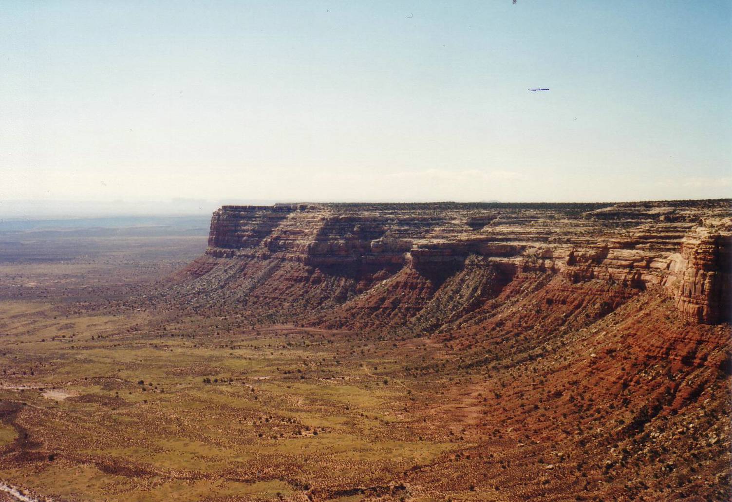 Blick vom Rand des Colorado Plateaus auf die tiefer lie.....