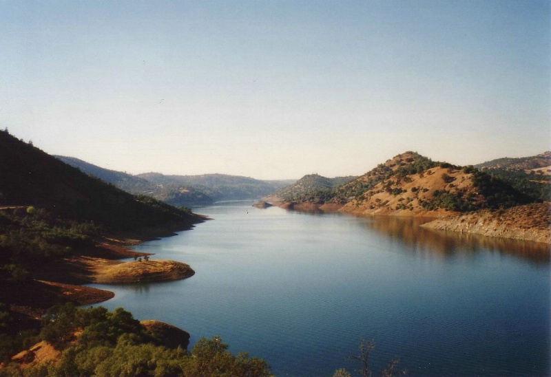 Stausee an der Strecke zwischen San Francisco und .....