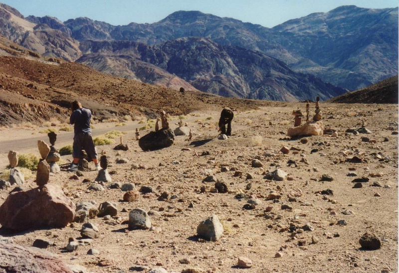 Pause im Death Valley. Es werden nat&uuml;rlich auch wi.....