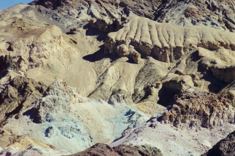 Imposante und farbige Gesteinsformationen und Berg.....