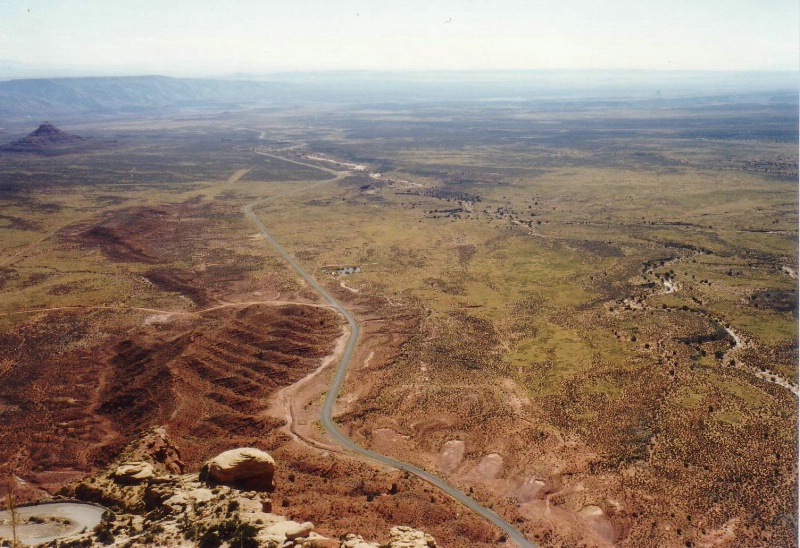 Blick vom Rand des Colorado Plateaus auf die tiefe.....